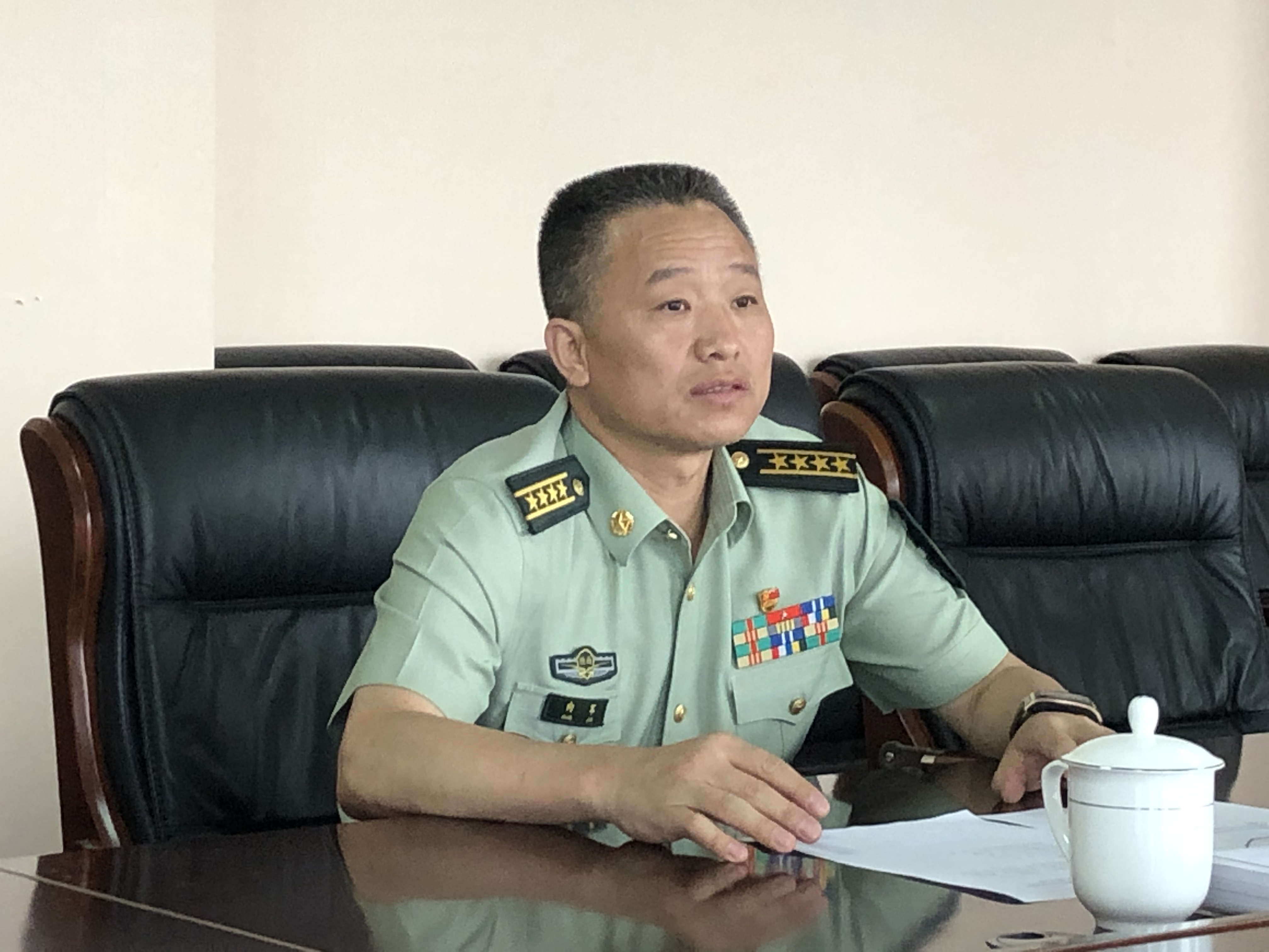 我校领导赴武警西安支队走访慰问